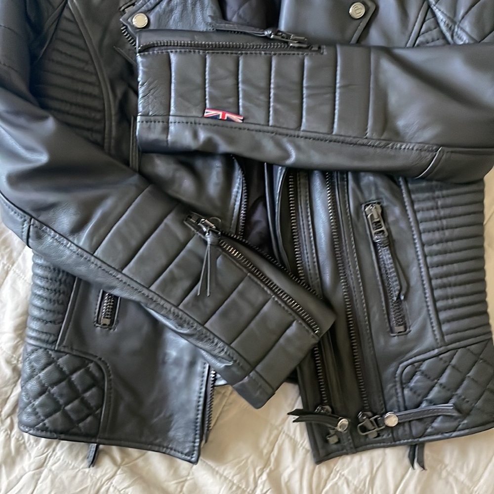 Leather jacket - Picture 2 of 7